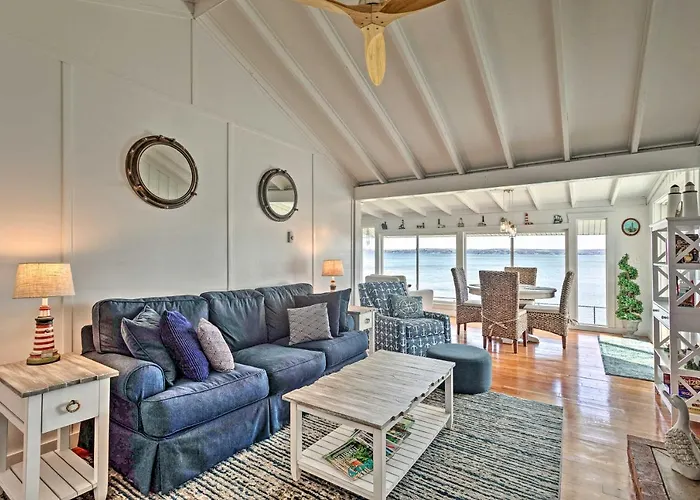 Waterfront Portsmouth Cottage: 8 Mi. From Newport!