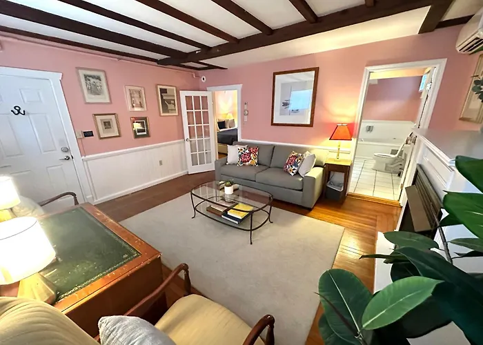 Private Historic Inn Downtown Newport