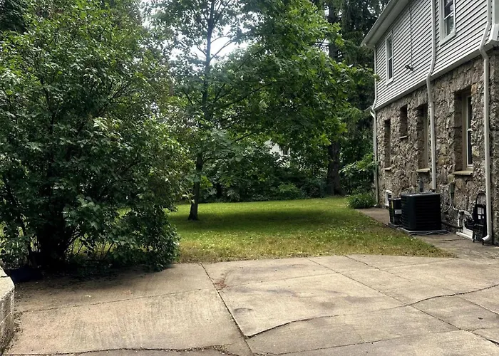 1 Ridgeway Avenue