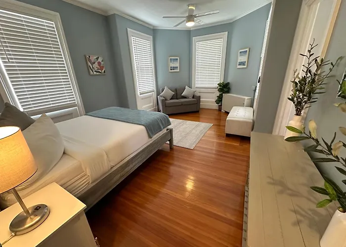 Charming Victorian Home Downtown Newport