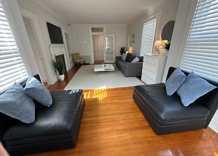 Charming Victorian Home Downtown Newport