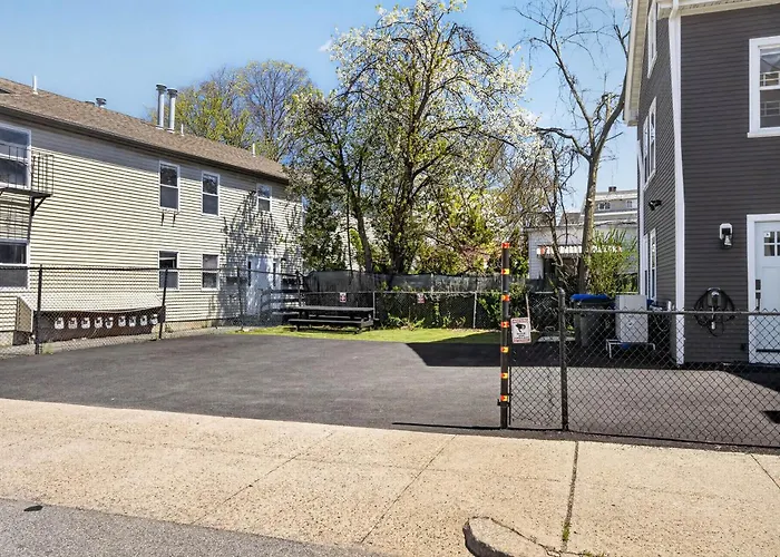 Federal Hill Pride 1 - Ground-Floor Flat