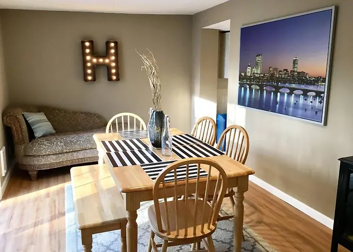 ~*Pet Friendly 30Min To Downtown*~ The Bostonian